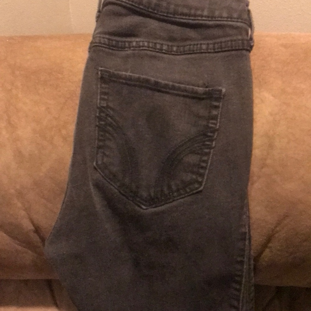 5R black hollister jeans